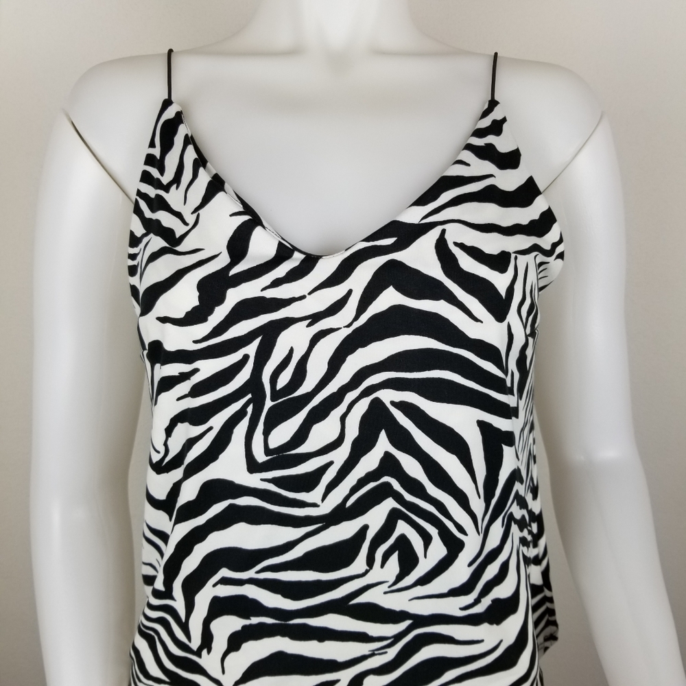 Vibe Sportswear M Zebra Print V-Neck Top NWT